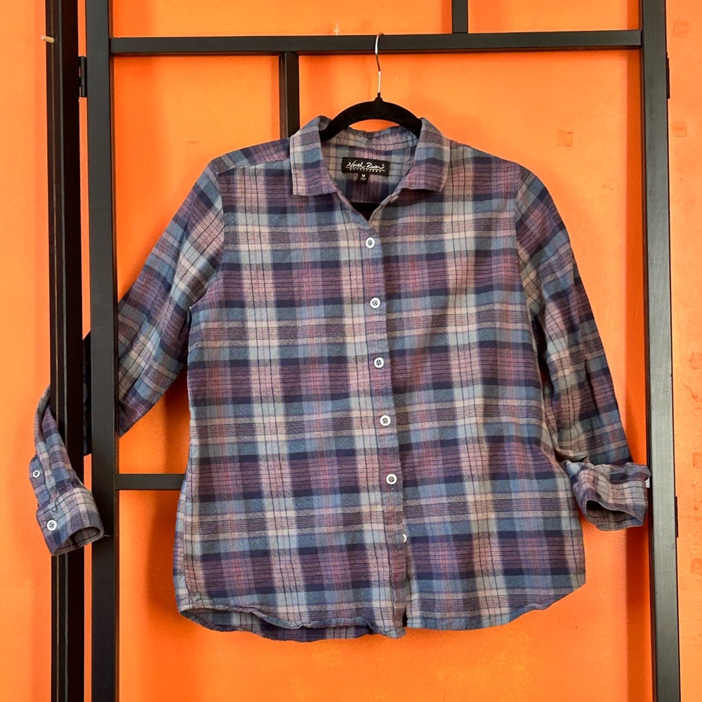 💚💚5/$25💚💚 Soft Plaid Button-Down Shirt